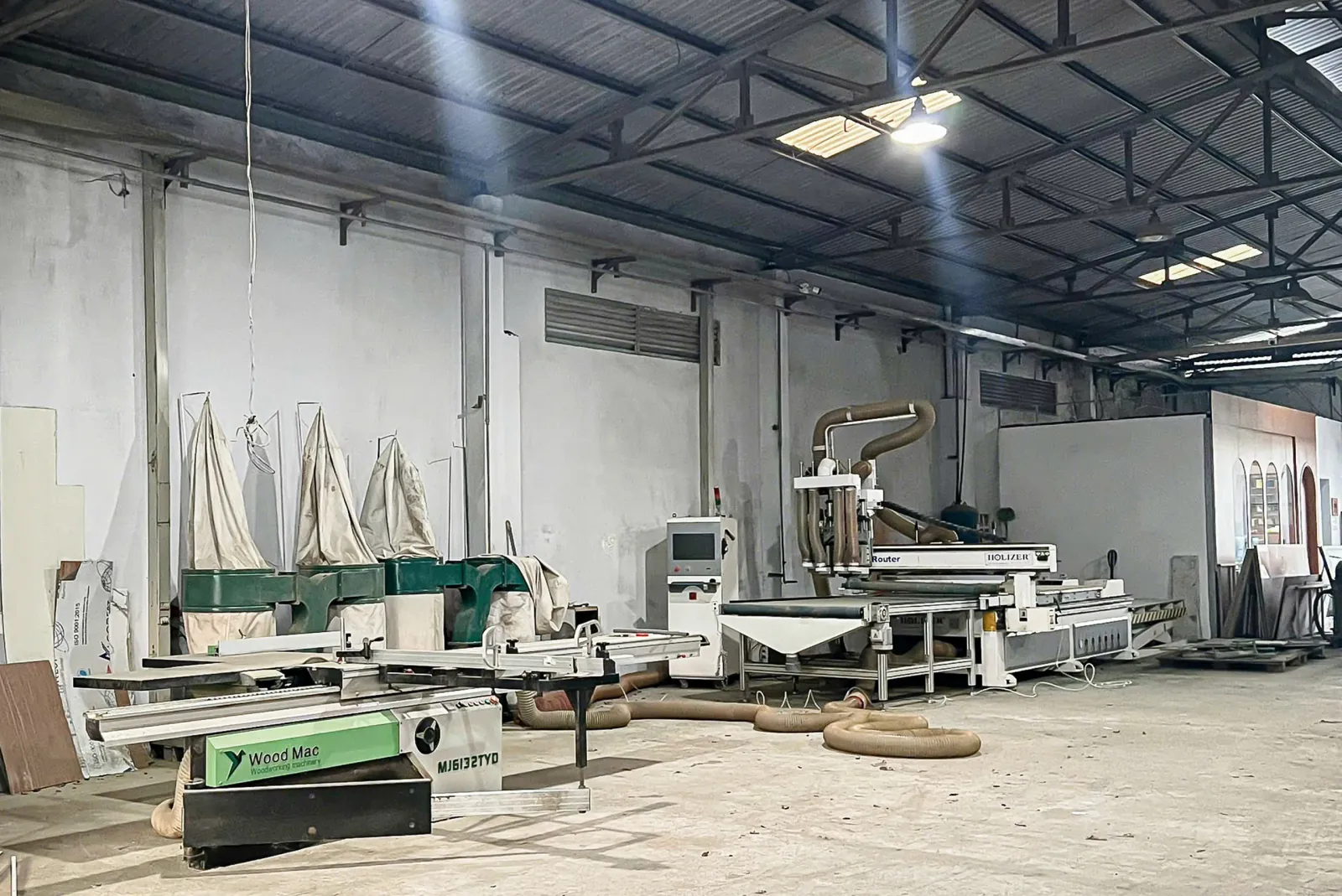 Dây chuyền máy CNC và hút bụi